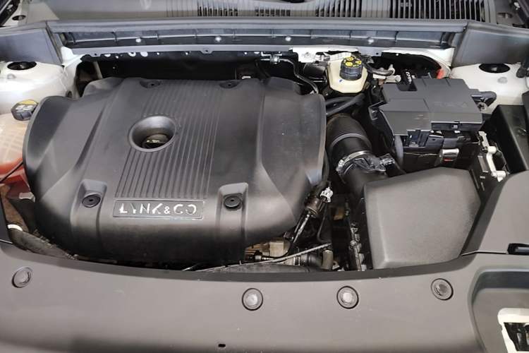 Used Lynk & Co 03 2022 2.0TD DCT JingPro Engine Bay