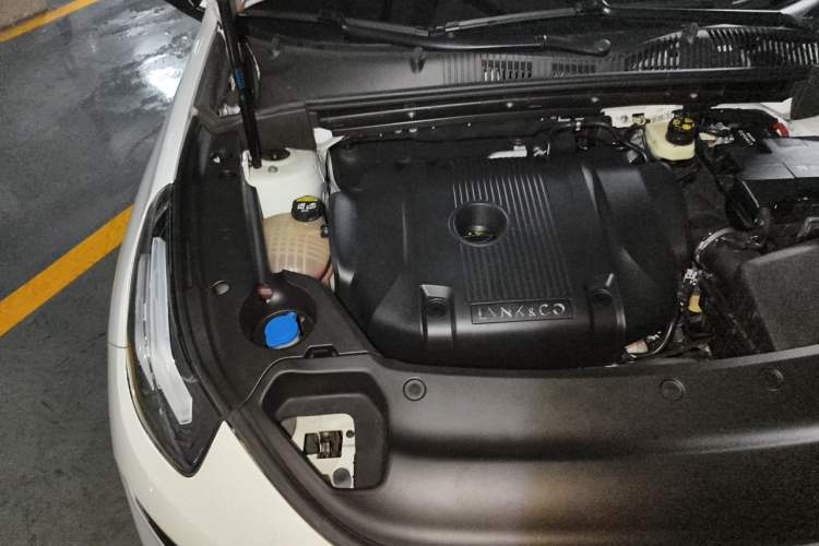 Used Lynk & Co 03 2022 2.0TD DCT JingPro Engine Bay Right