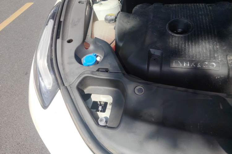 Used Lynk & Co 03 2022 2.0TD DCT JingPro Engine Bay Right