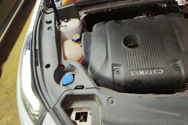 Used Lynk & Co 03 2022 2.0TD DCT JingPro Engine Bay Right