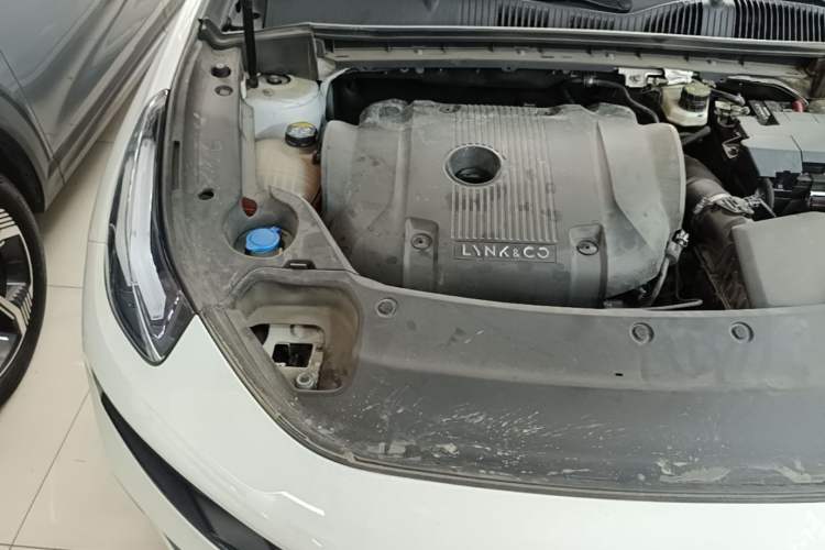 Used Lynk & Co 03 2022 2.0TD DCT JingPro Engine Bay Right
