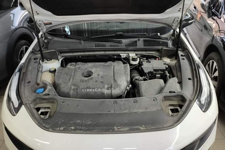 Used Lynk & Co 03 2022 2.0TD DCT JingPro Engine Bay