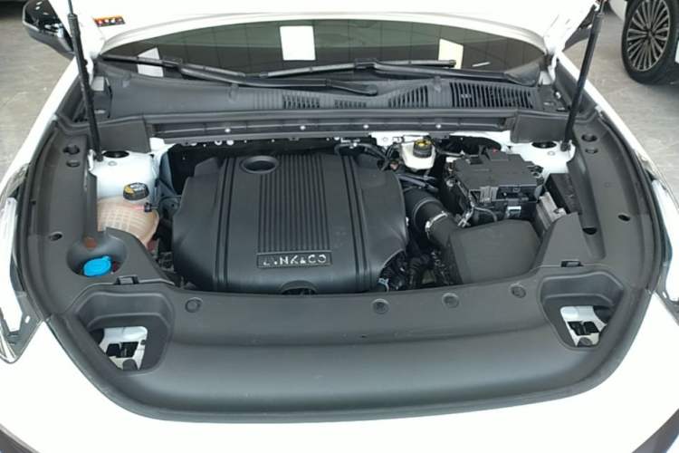 Used Lynk & Co 03 2022 1.5TD DCT JingPro Engine Bay