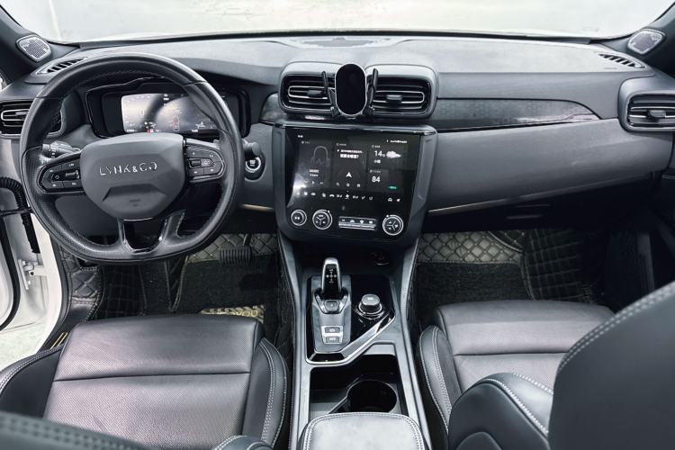 Used Lynk & Co 03 2022 2.0TD DCT JingPro Interior 1