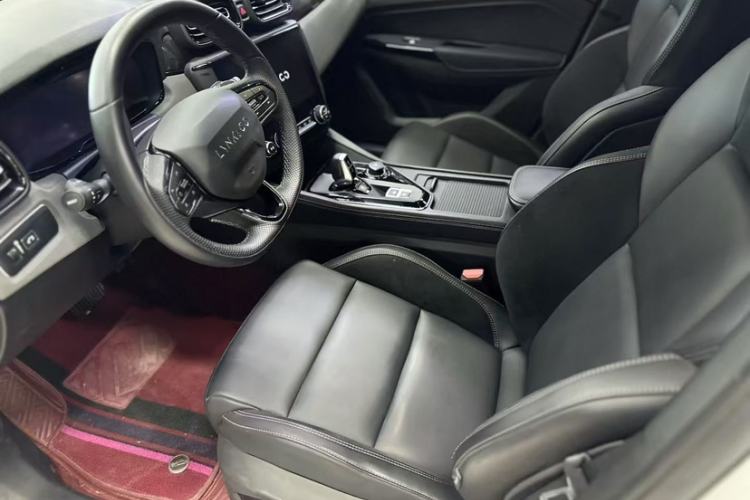 Used Lynk & Co 03 2022 2.0TD DCT GenioPlus Interior 3