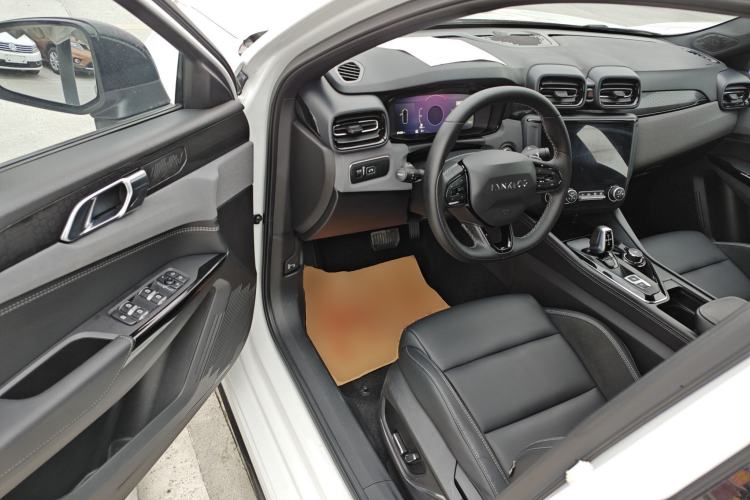Used Lynk & Co 03 2022 2.0TD DCT GenioPlus Interior 3