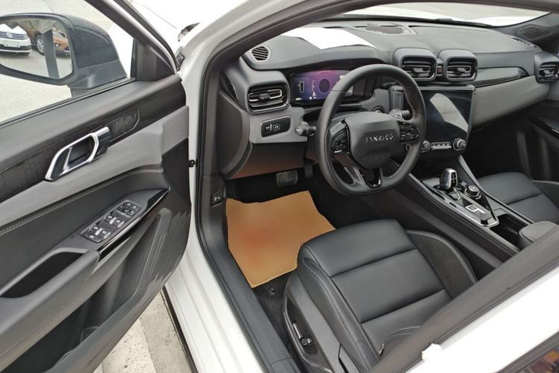 Used Lynk & Co 03 2022 2.0TD DCT GenioPlus Interior 3