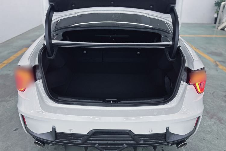Used Lynk & Co 03 2022 2.0TD DCT JingPro Interior 4