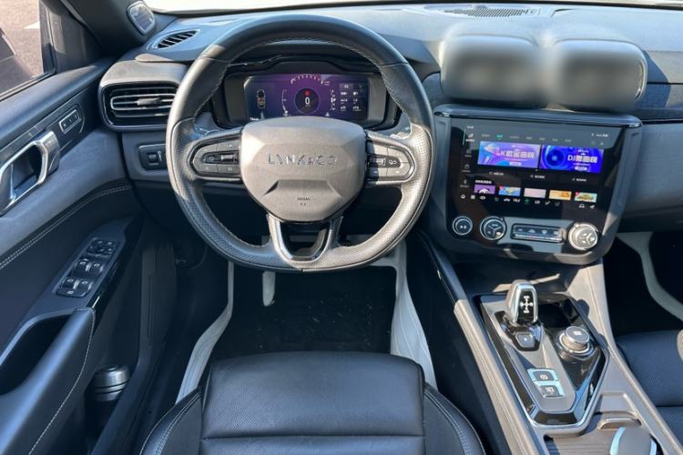 Used Lynk & Co 03 2022 2.0TD DCT JingPro Interior 4