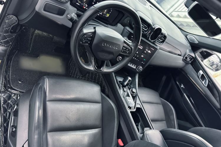 Used Lynk & Co 03 2022 2.0TD DCT JingPro Interior 5