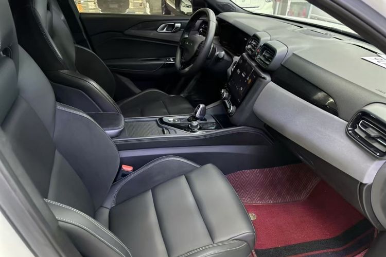 Used Lynk & Co 03 2022 2.0TD DCT GenioPlus Interior 5