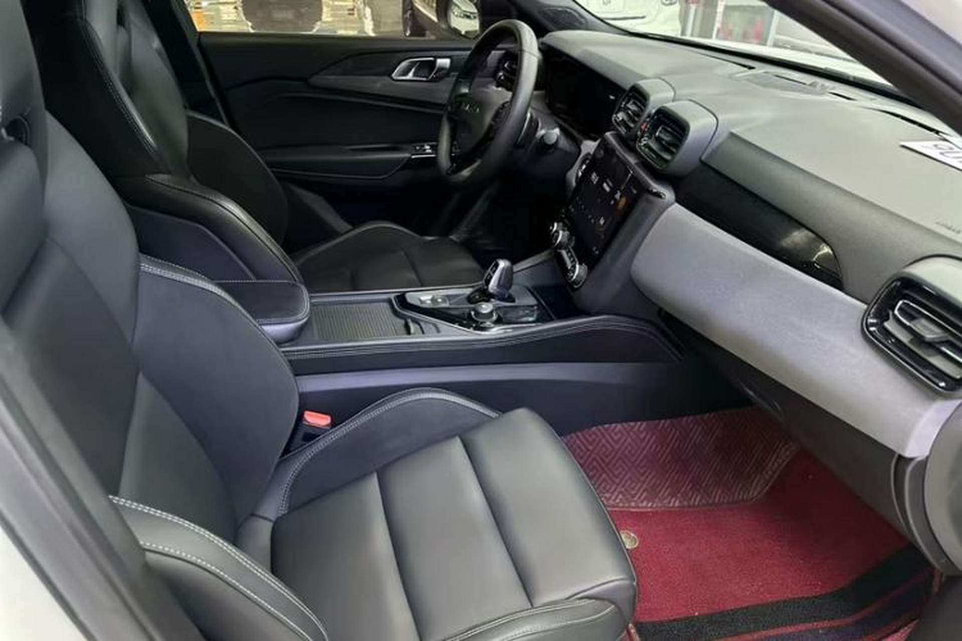 Used Lynk & Co 03 2022 2.0TD DCT GenioPlus Interior 5