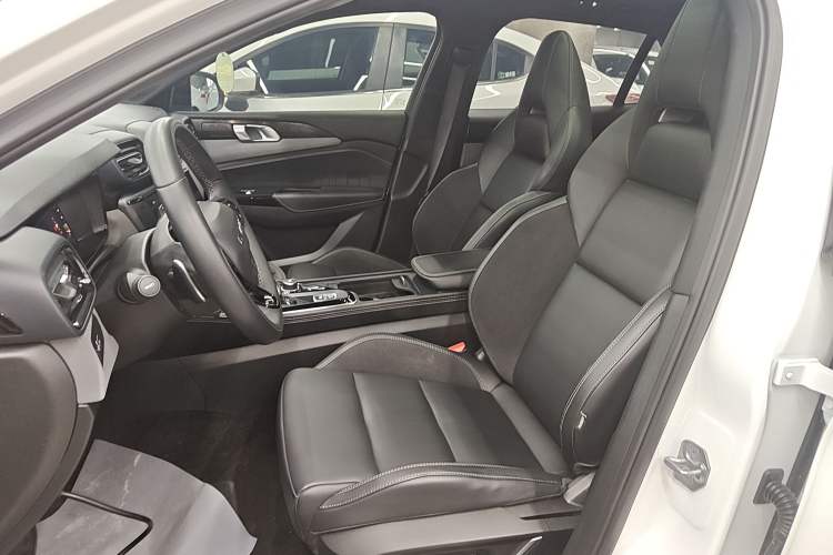 Used Lynk & Co 03 2022 1.5TD DCT JingPlus Left Front Seat