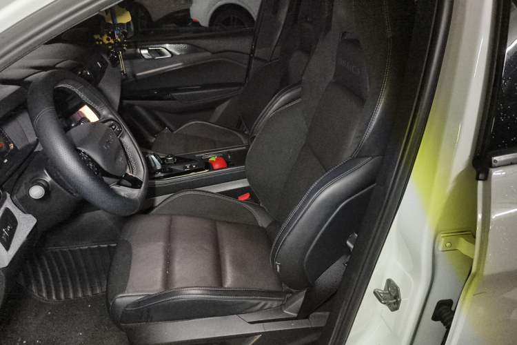 Used Lynk & Co 03 2022 2.0TD DCT JingPro Left Front Seat