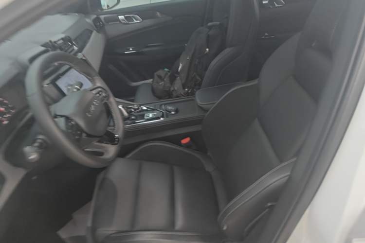 Used Lynk & Co 03 2022 2.0TD DCT GenioPlus Left Front Seat