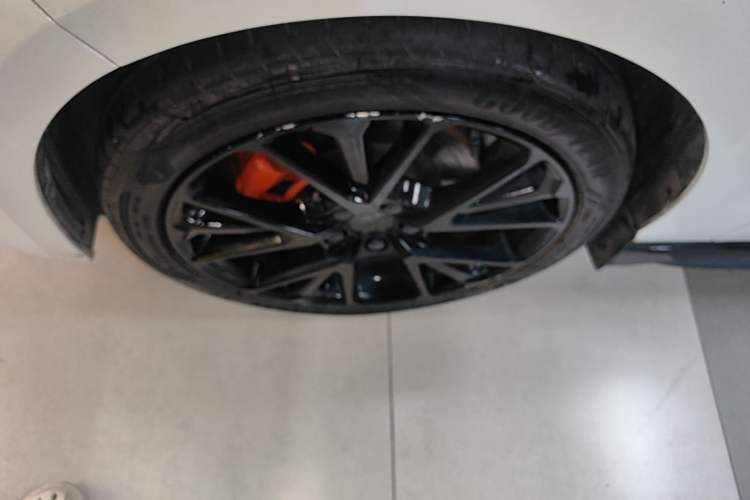 Used Lynk & Co 03 2022 2.0TD DCT JingPro Left Front Wheel Hub