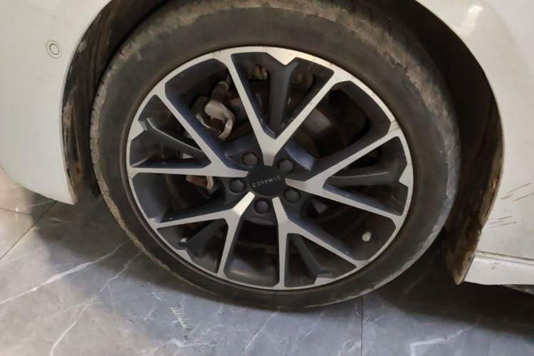 Used Lynk & Co 03 2022 1.5TD DCT JingPro Left Front Wheel Hub