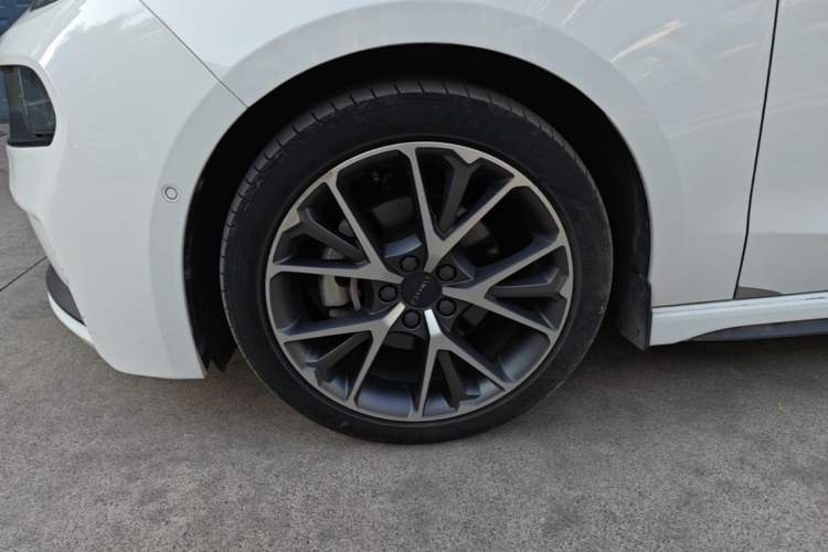 Used Lynk & Co 03 2022 2.0TD DCT JingPro Left Front Wheel Hub
