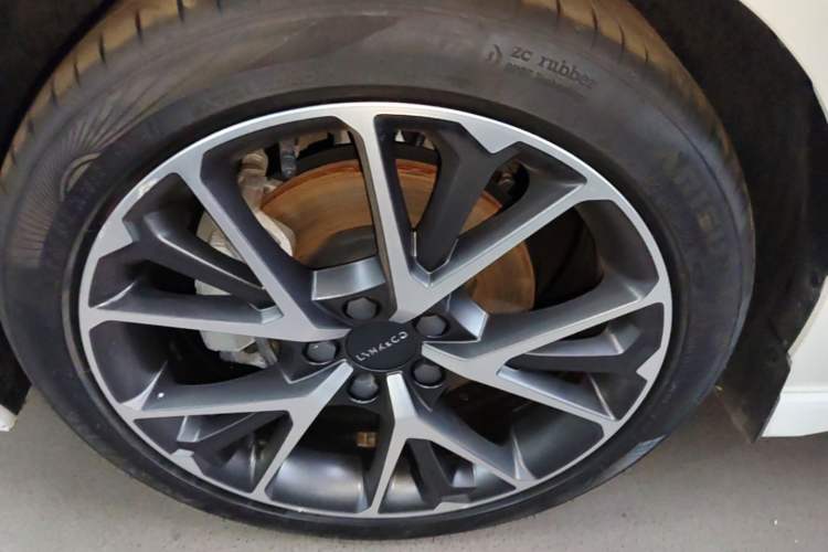 Used Lynk & Co 03 2022 2.0TD DCT JingPro Left Front Wheel Hub