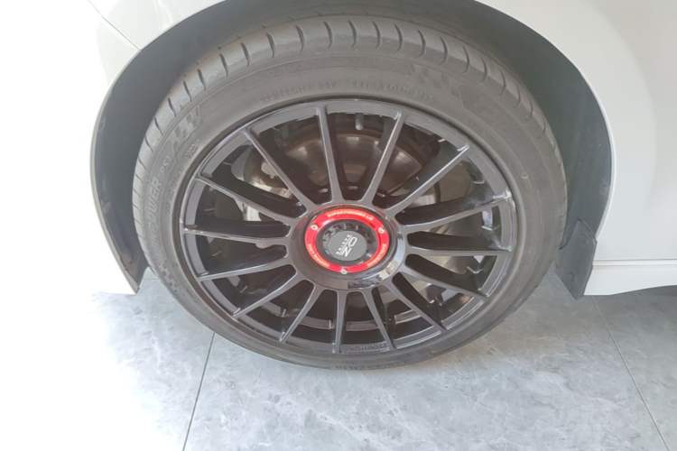 Used Lynk & Co 03 2022 1.5TD DCT JingPlus Left Front Wheel Hub