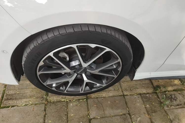 Used Lynk & Co 03 2022 2.0TD DCT JingPro Left Front Wheel Hub