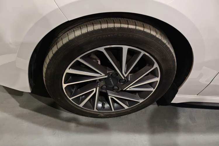 Used Lynk & Co 03 2022 2.0TD DCT GenioPlus Left Front Wheel Hub
