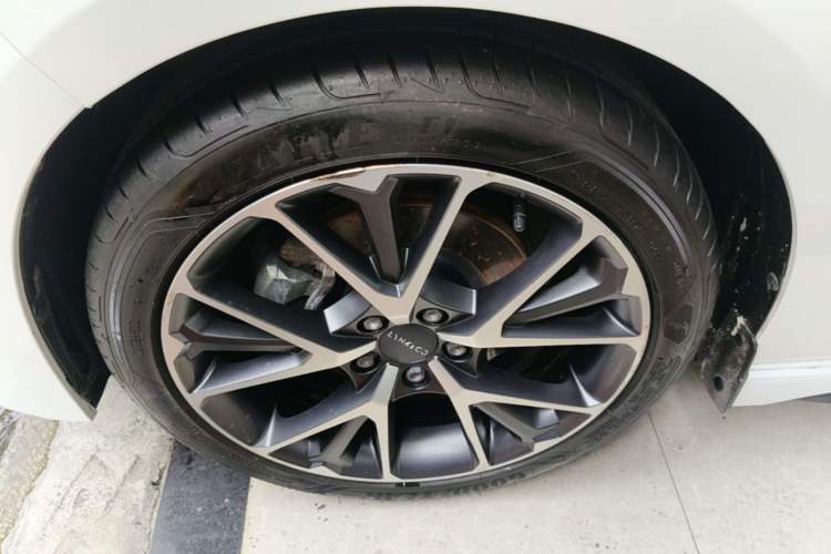 Used Lynk & Co 03 2022 2.0TD DCT JingPro Left Front Wheel Hub