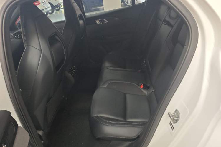 Used Lynk & Co 03 2022 2.0TD DCT GenioPlus Left Rear Seat