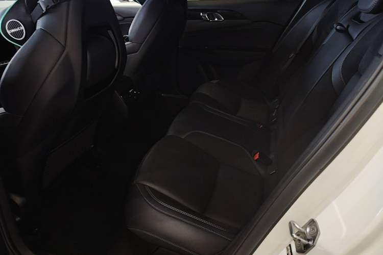 Used Lynk & Co 03 2022 2.0TD DCT JingPro Left Rear Seat