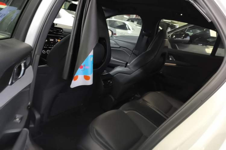 Used Lynk & Co 03 2022 2.0TD DCT JingPro Left Rear Seat