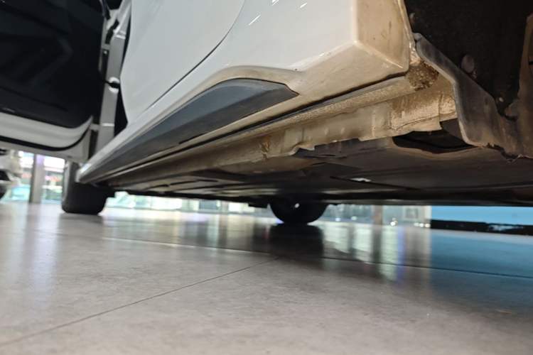 Used Lynk & Co 03 2022 1.5TD DCT JingPro Left Side Sill