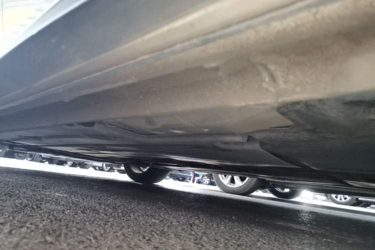 Used Lynk & Co 03 2022 2.0TD DCT JingPro Left Side Sill