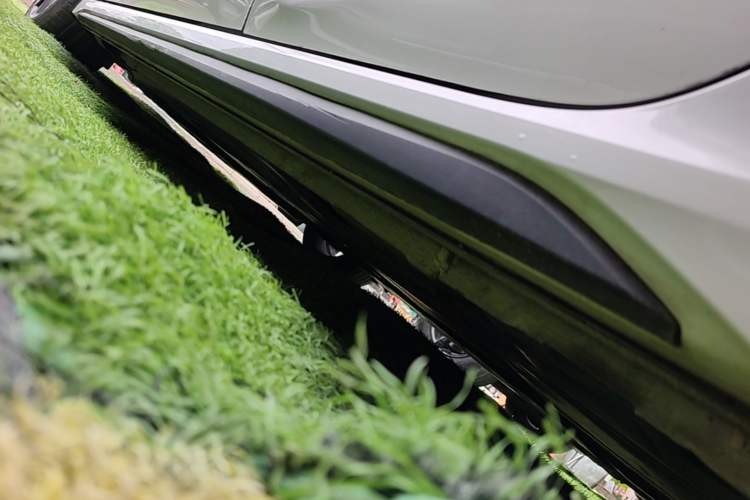 Used Lynk & Co 03 2022 2.0TD DCT JingPro Left Side Sill