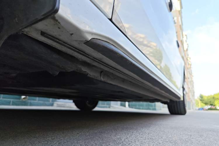 Used Lynk & Co 03 2022 2.0TD DCT JingPro Left Side Sill