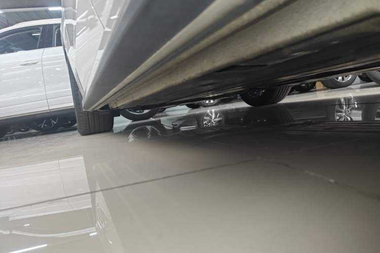 Used Lynk & Co 03 2022 2.0TD DCT GenioPlus Left Side Sill
