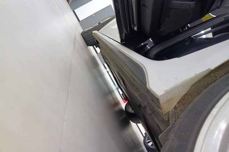 Used Lynk & Co 03 2022 2.0TD DCT JingPro Left Side Sill