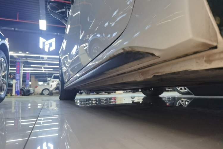 Used Lynk & Co 03 2022 2.0TD DCT JingPro Left Side Sill