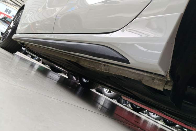 Used Lynk & Co 03 2022 2.0TD DCT JingPro Left Side Sill