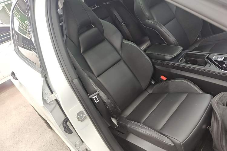 Used Lynk & Co 03 2022 1.5TD DCT JingPlus Right Front Seat