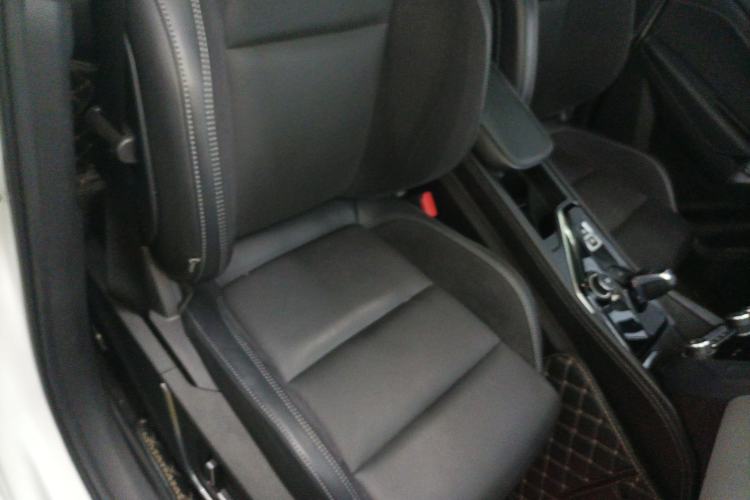 Used Lynk & Co 03 2022 2.0TD DCT JingPro Right Front Seat
