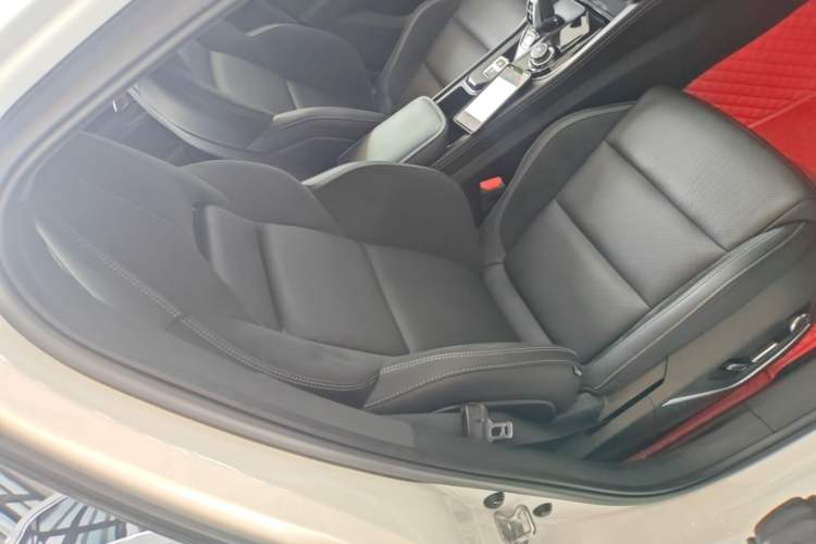 Used Lynk & Co 03 2022 2.0TD DCT JingPro Right Front Seat