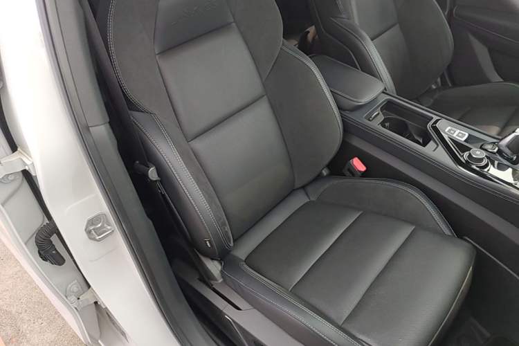 Used Lynk & Co 03 2022 1.5TD DCT JingPro Right Front Seat