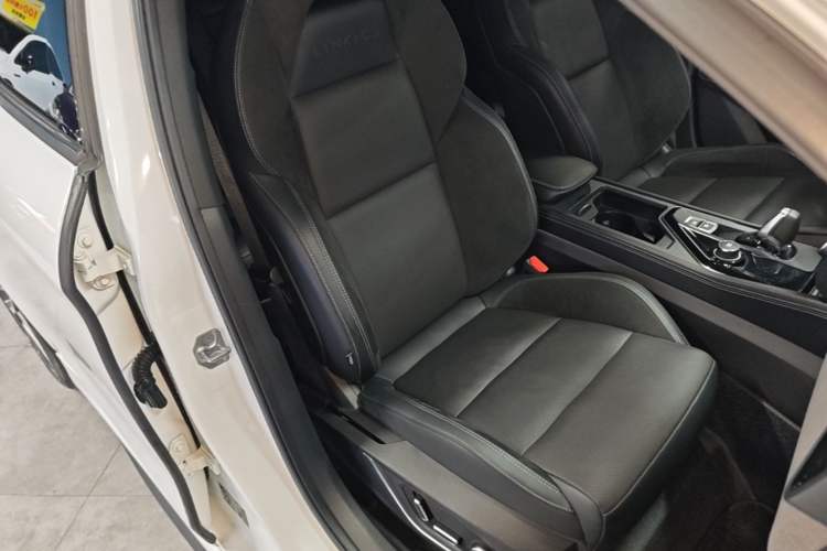 Used Lynk & Co 03 2022 1.5TD DCT JingPro Right Front Seat