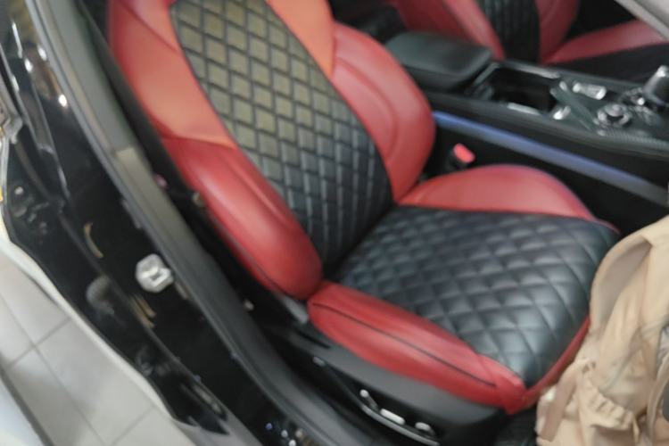Used Lynk & Co 03 2022 2.0TD DCT JingPro Right Front Seat