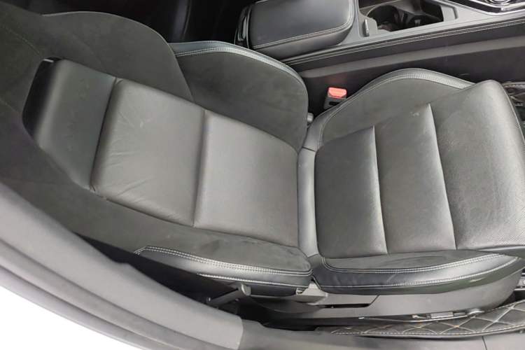Used Lynk & Co 03 2022 2.0TD DCT JingPro Right Front Seat