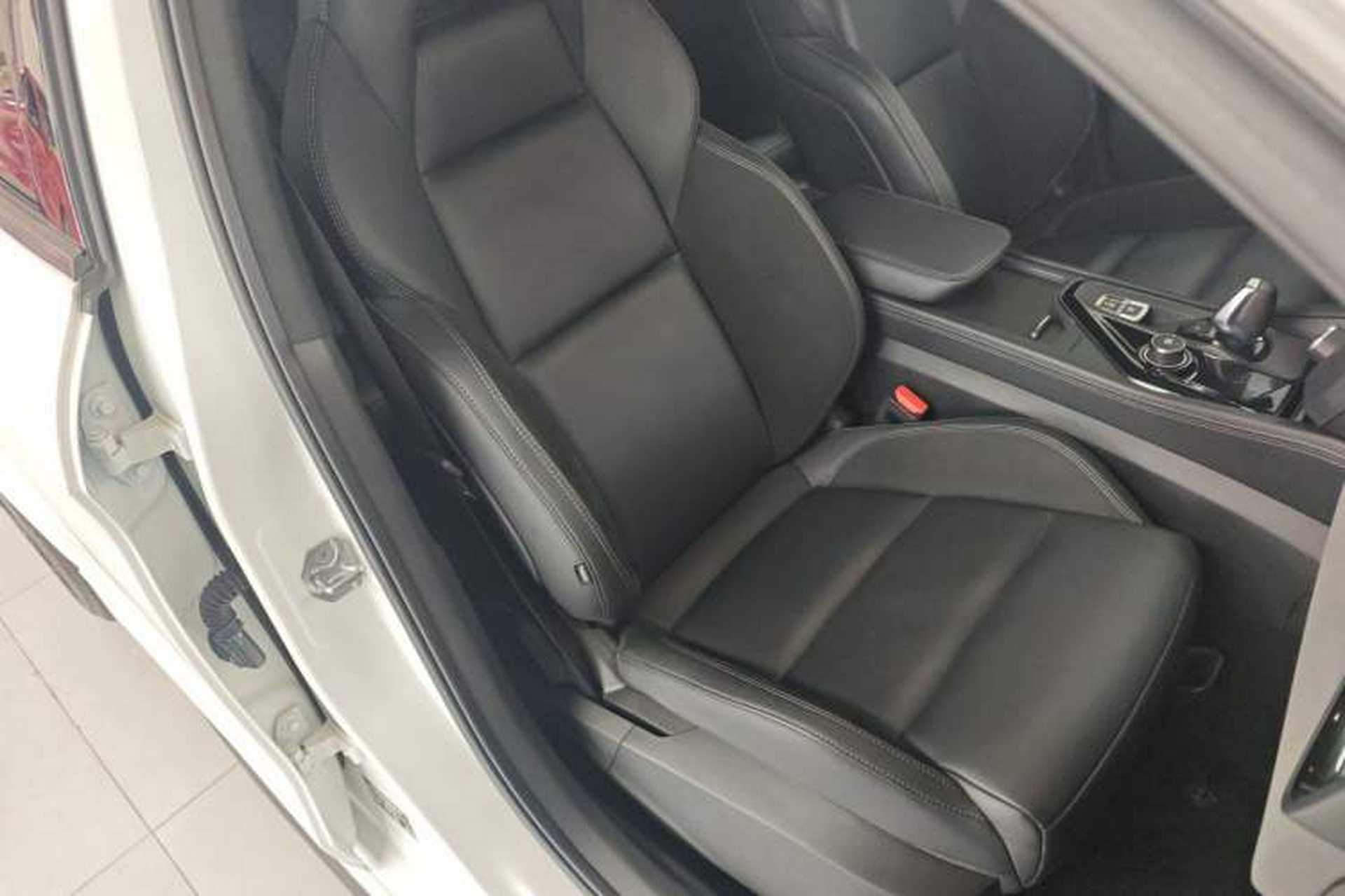 Used Lynk & Co 03 2022 2.0TD DCT GenioPlus Right Front Seat