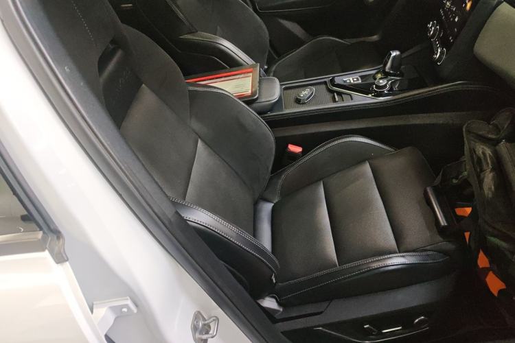 Used Lynk & Co 03 2022 2.0TD DCT JingPro Right Front Seat