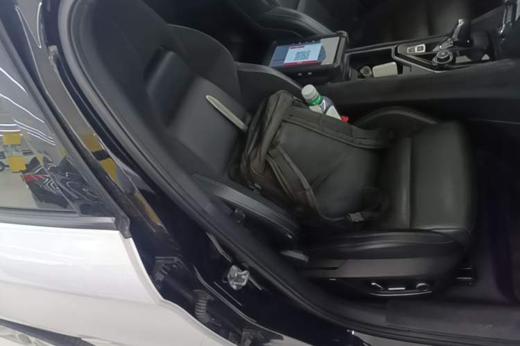 Used Lynk & Co 03 2022 2.0TD DCT JingPro Right Front Seat