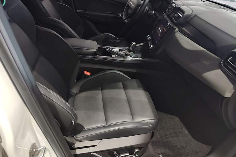 Used Lynk & Co 03 2022 2.0TD DCT JingPro Right Front Seat