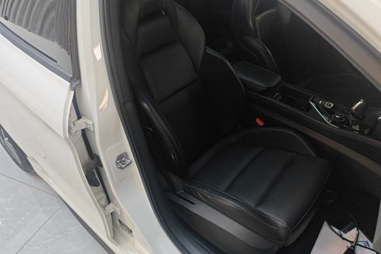 Used Lynk & Co 03 2022 2.0TD DCT GenioPlus Right Front Seat